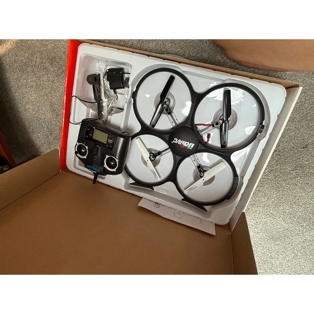 UDI RC U818A 2.4GHz 4 Channel 6 Axis‎ Gyro Quadcopter Drone with Remote Control